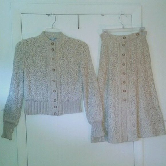 Vintage Rare crochet/knit 2 pc sweater skirt set - Picture 2 of 16